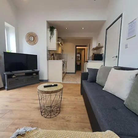 One Bedroom Private Garden Apartment By Property Promise Cardiff Exterior photo